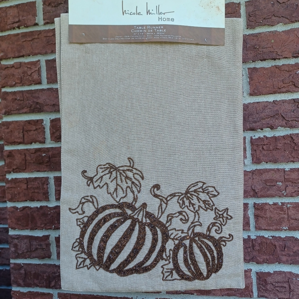 NICOLE MILLER HOME PUMKIN SEQUENCE TABLE RUNNER NWT 14" X 72" - Picture 11 of 16